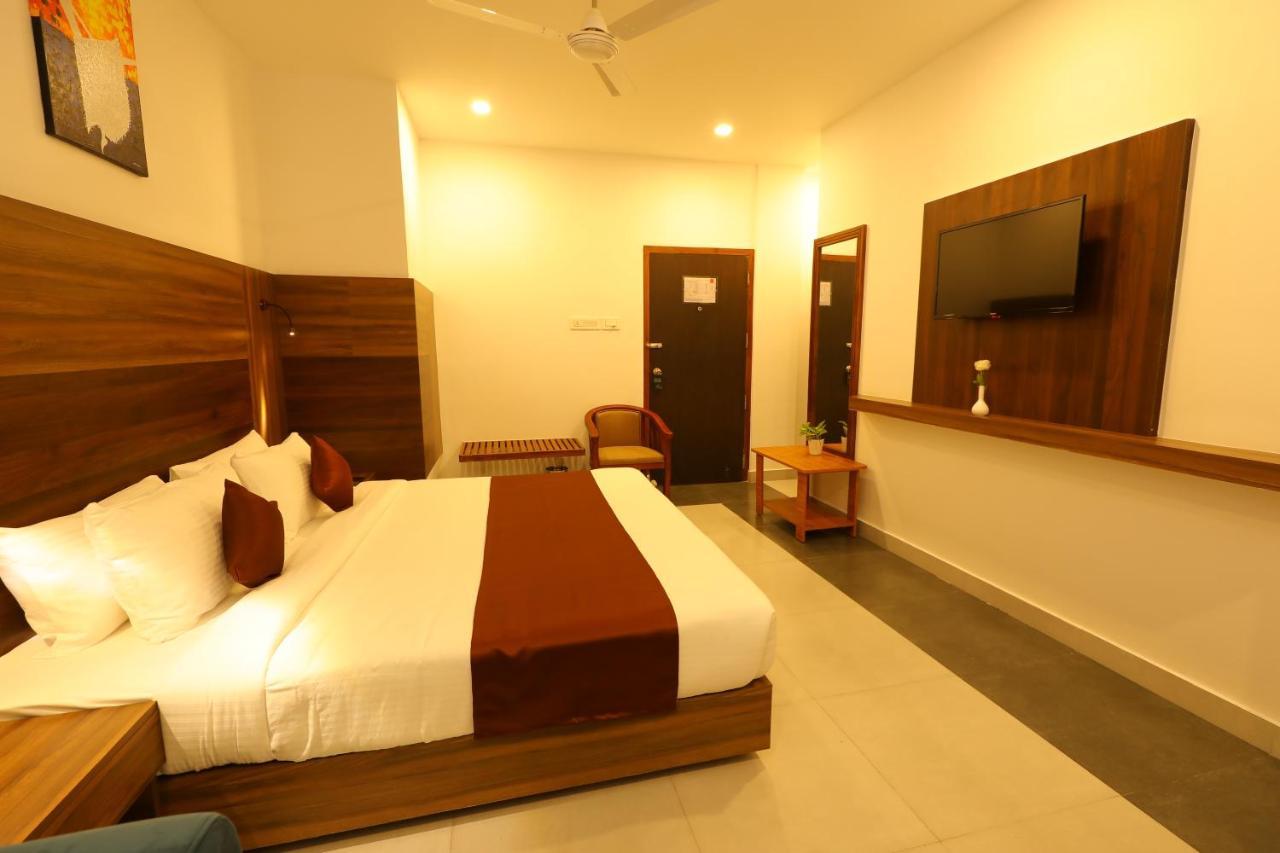 Hotel La Serene Mattannur Mattanur ภายนอก รูปภาพ