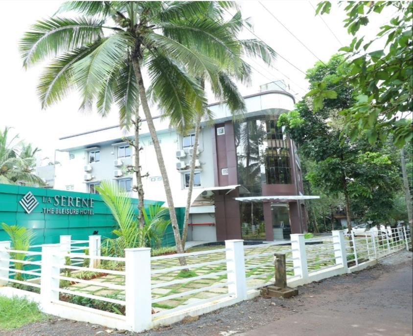 Hotel La Serene Mattannur Mattanur ภายนอก รูปภาพ