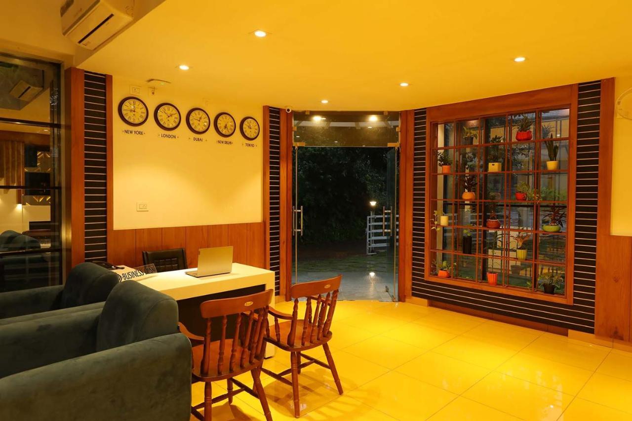 Hotel La Serene Mattannur Mattanur ภายนอก รูปภาพ