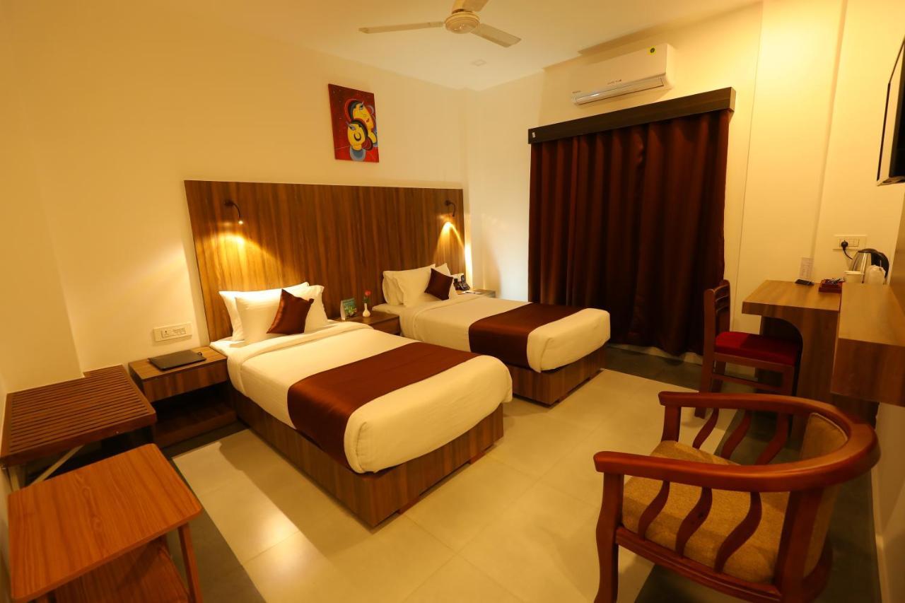 Hotel La Serene Mattannur Mattanur ภายนอก รูปภาพ
