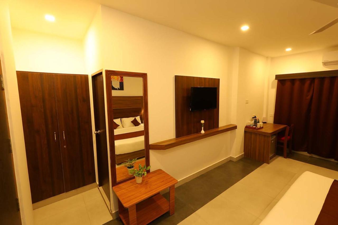 Hotel La Serene Mattannur Mattanur ภายนอก รูปภาพ